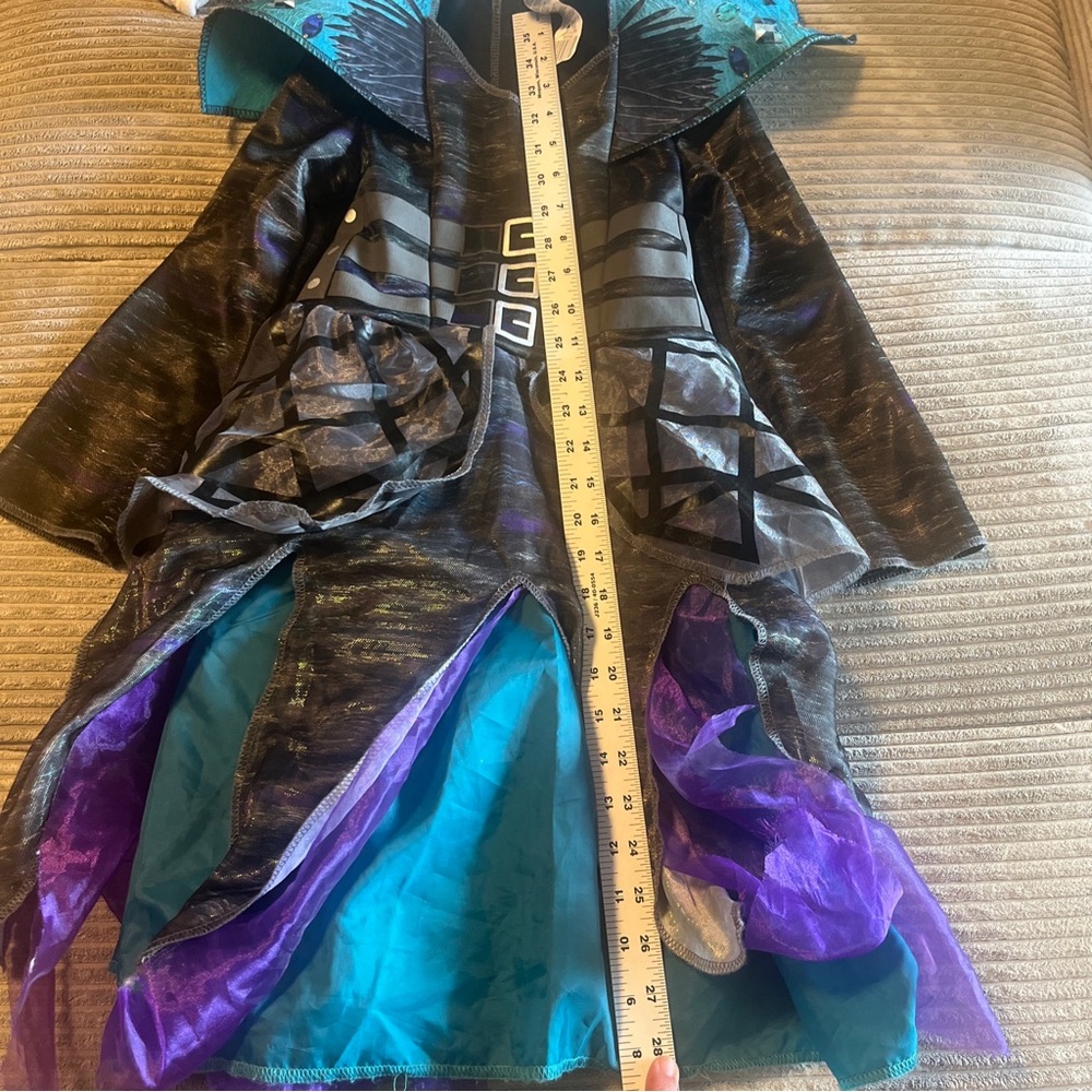 Disney’s Descendants The Rise of Red Cosplay Costume Girls Size 7-8 Years Old - Picture 4 of 11